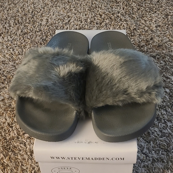 Steve Madden Womens Size 8 Charcoal Faux Fur Slides - New In Box - Picture 2 of 4